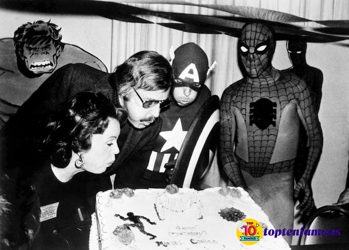 Stan Lee - Marvel Legend: Living and Dedicate His Youth to the World of Superheroes