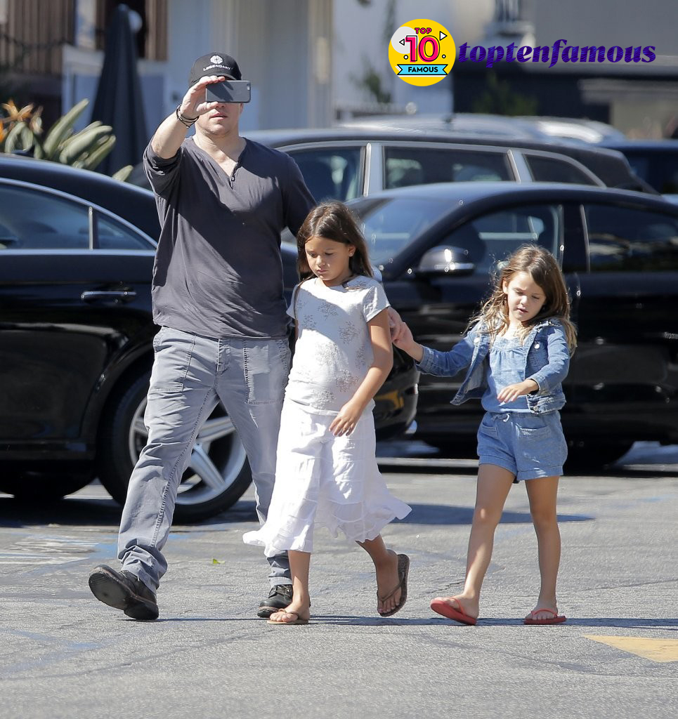 Ranked among forbes most bankable stars, the films in which he has app. Matt Damon Family 2020 : Matt Damon S Daughters Really Have A Happy Family Toptenfamous Co